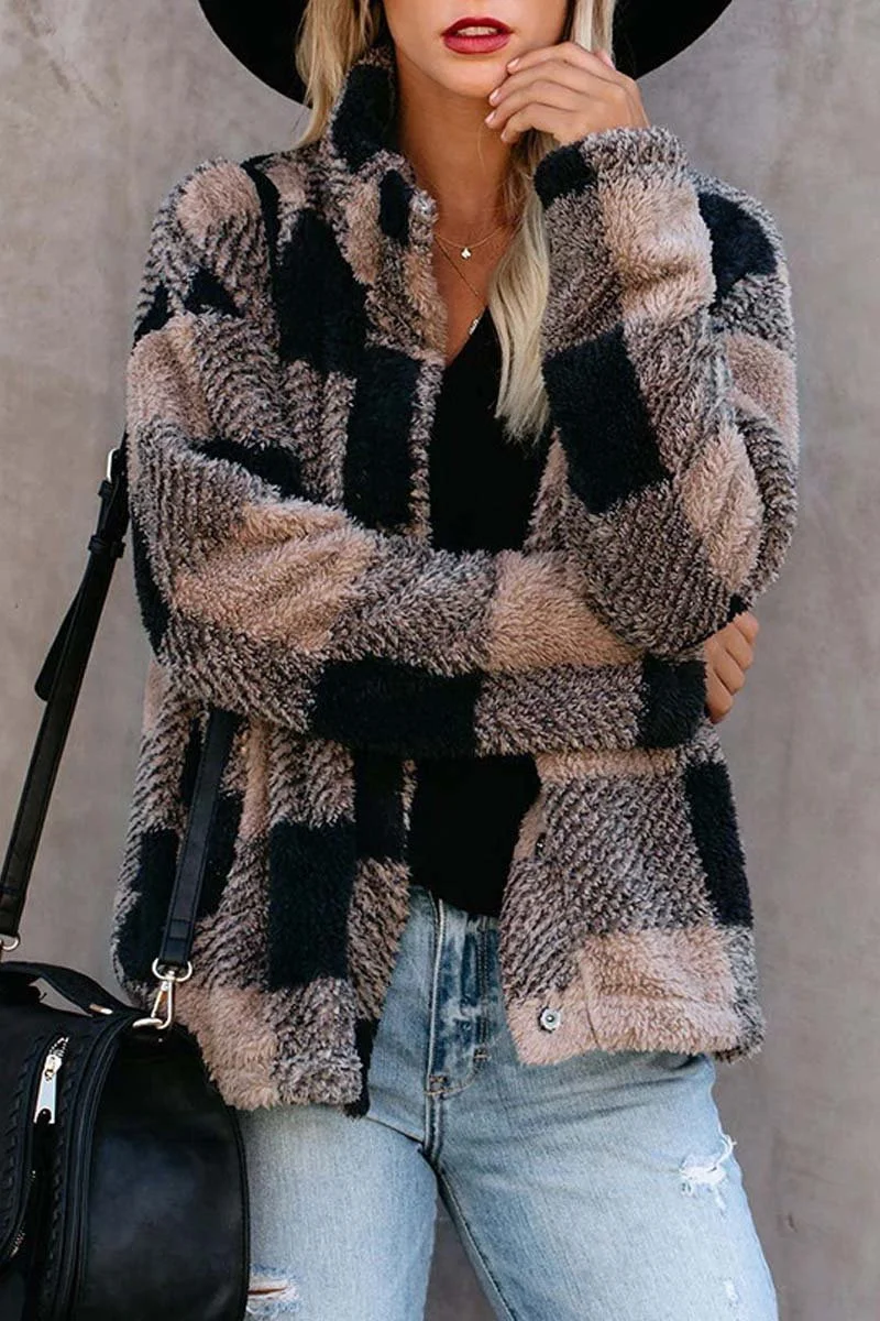 EP | manteau en peluche avec col châle et élégant motif à carreaux