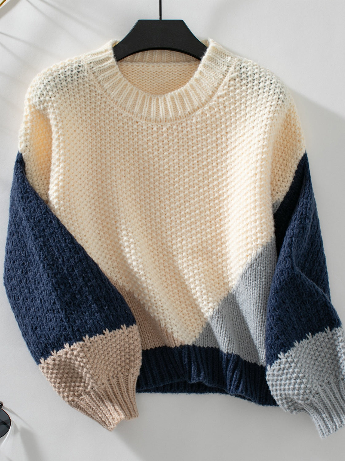 Pull au design réfléchi