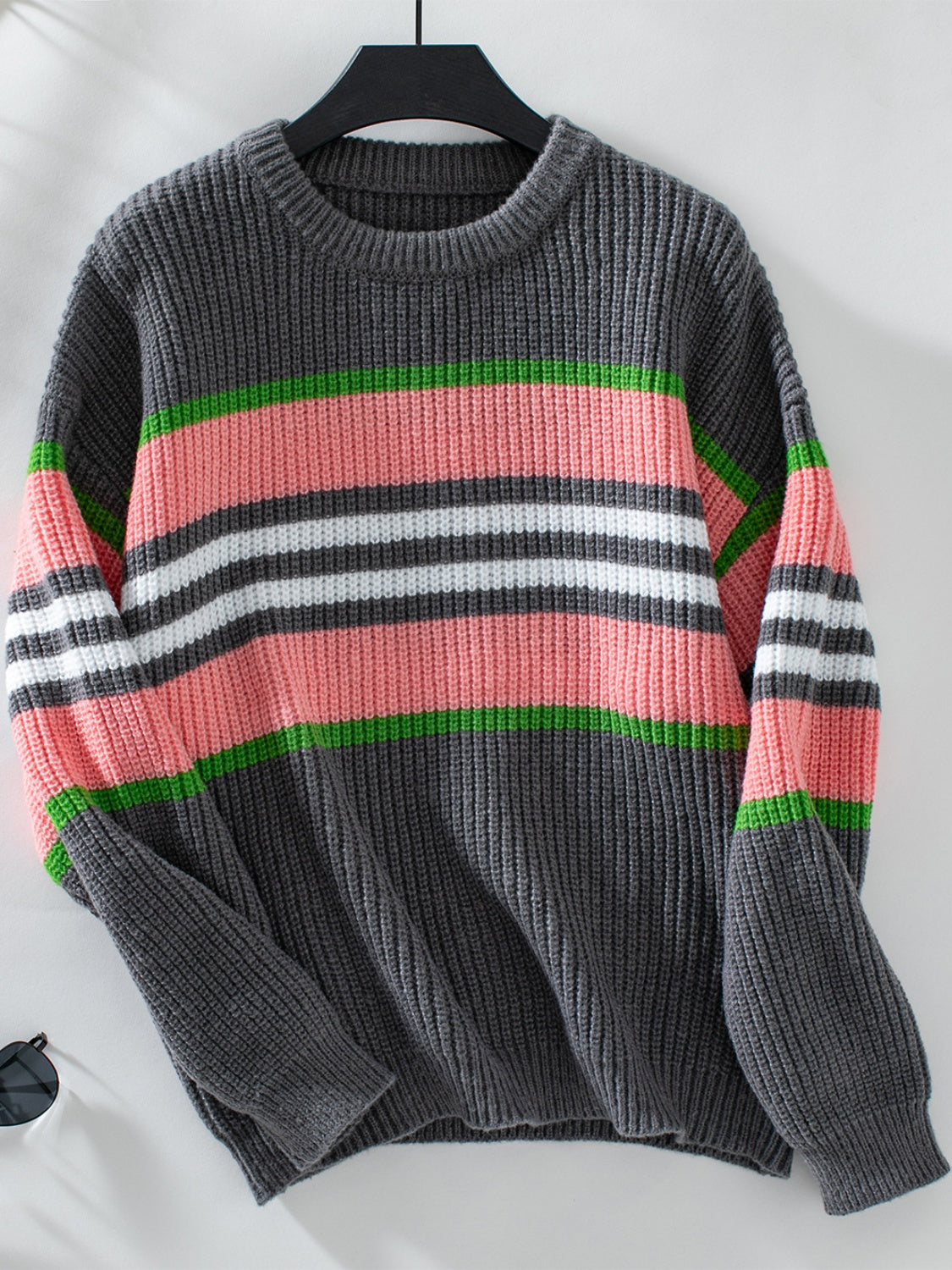 Pull au design réfléchi
