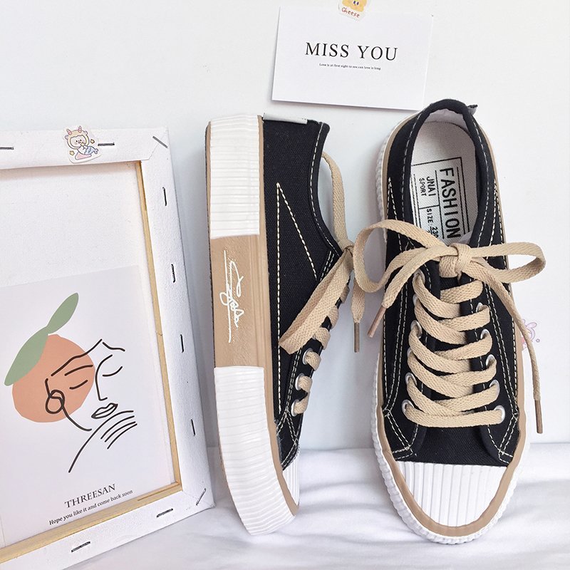 Chaussures Orthopédiques d'Inspiration Vintage