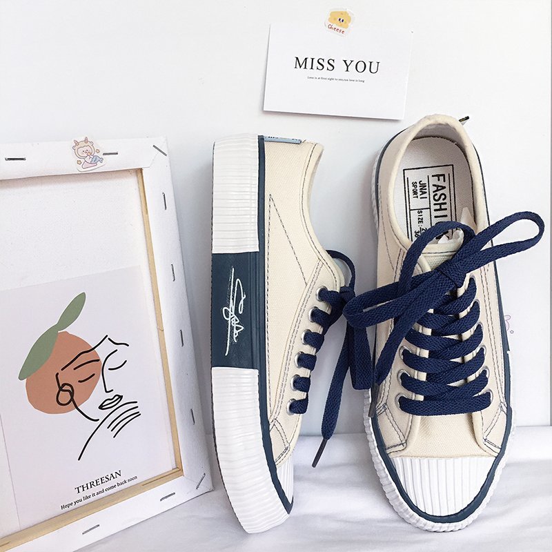 Chaussures Orthopédiques d'Inspiration Vintage
