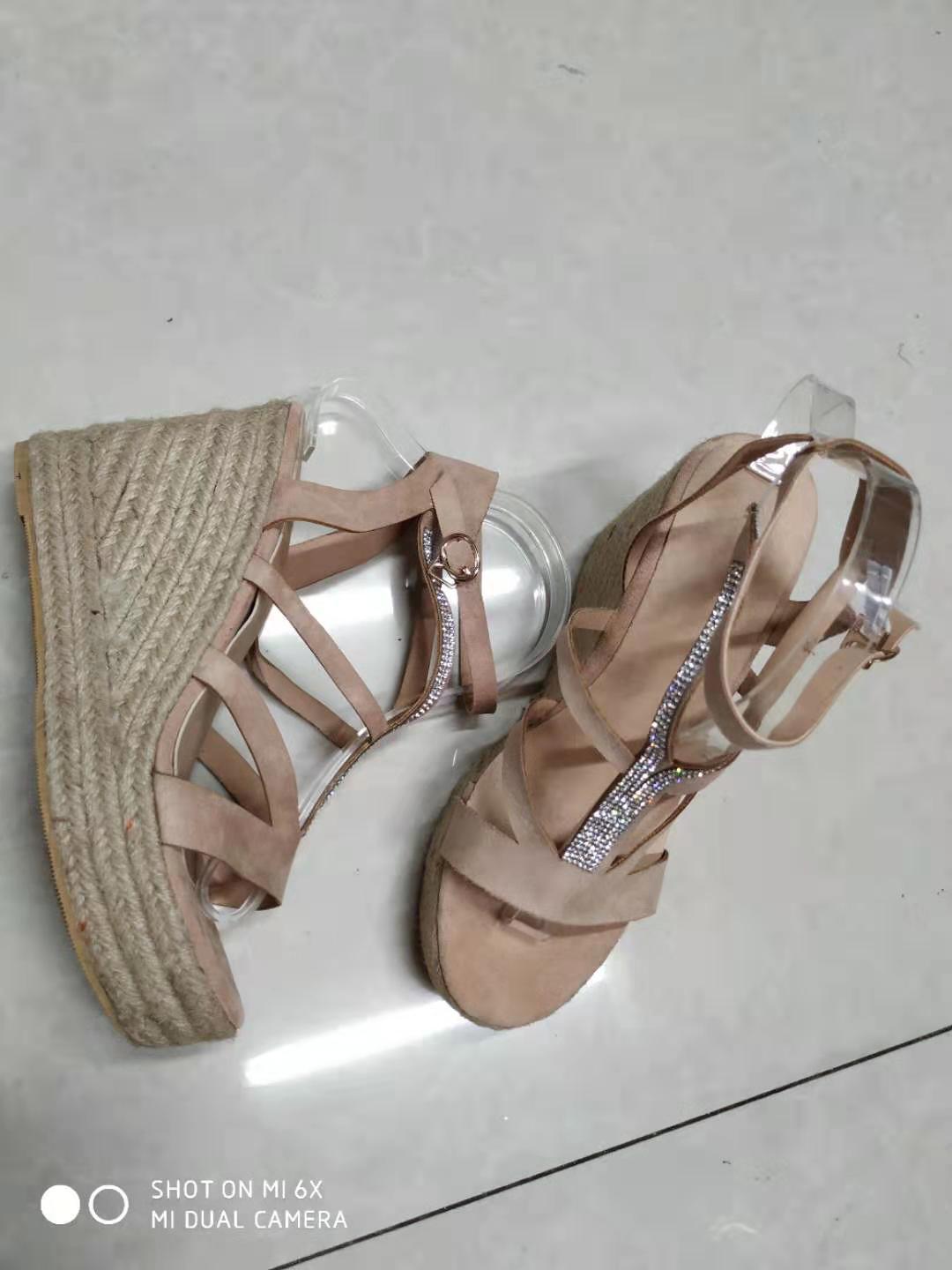 Sandales Orthopédiques Gracieuses au Look Moderne
