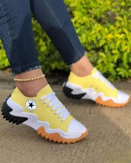 EP | Baskets à lacets Muffin avec œillets et empiècements contrastés