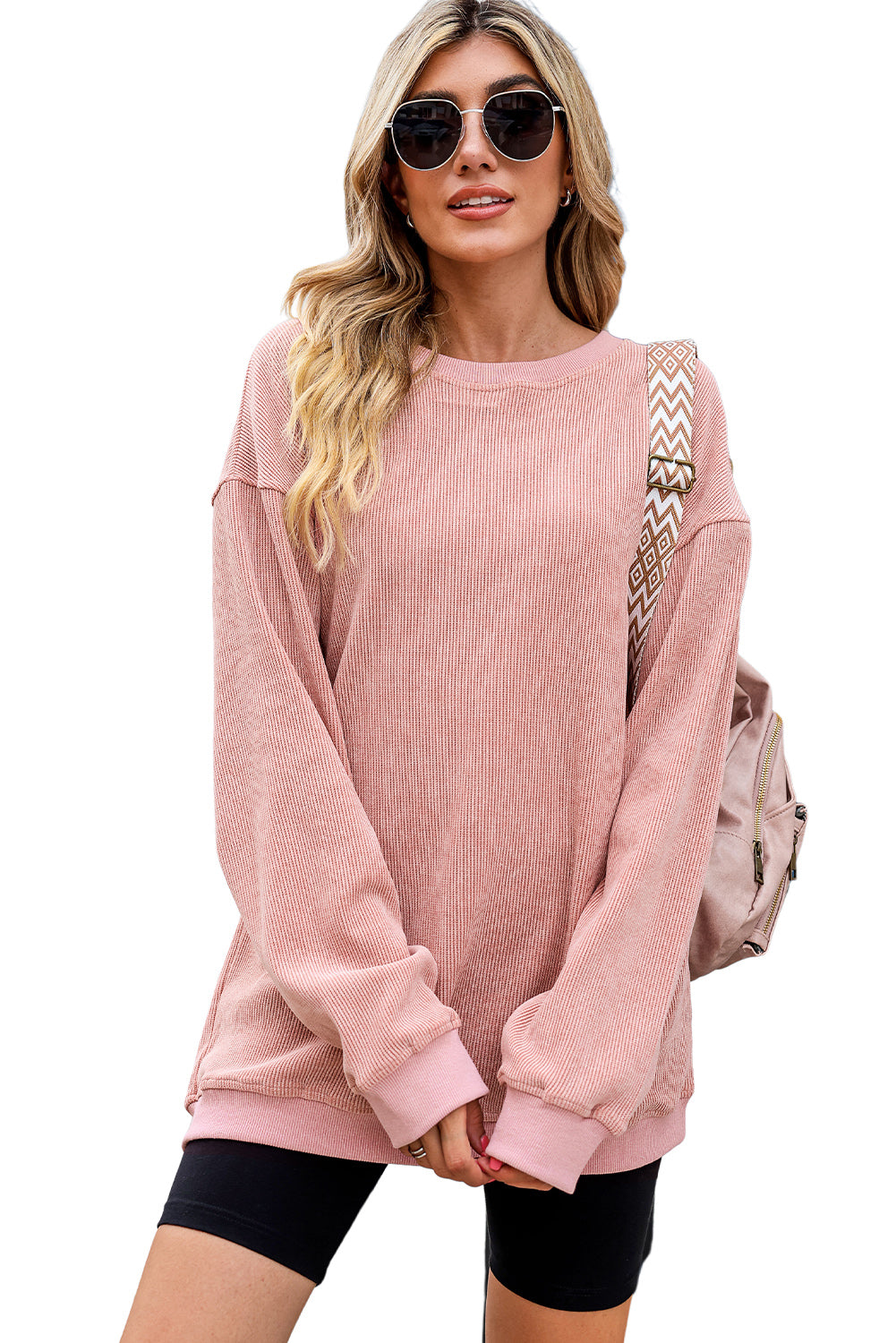 Pull au design réfléchi