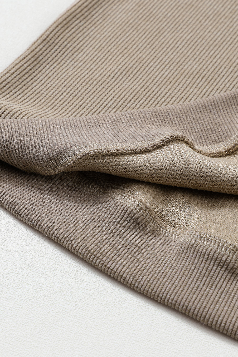 Pull au design réfléchi