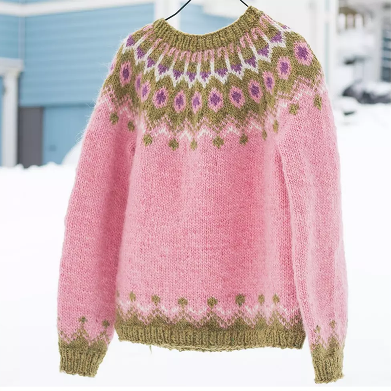 Pull au design réfléchi