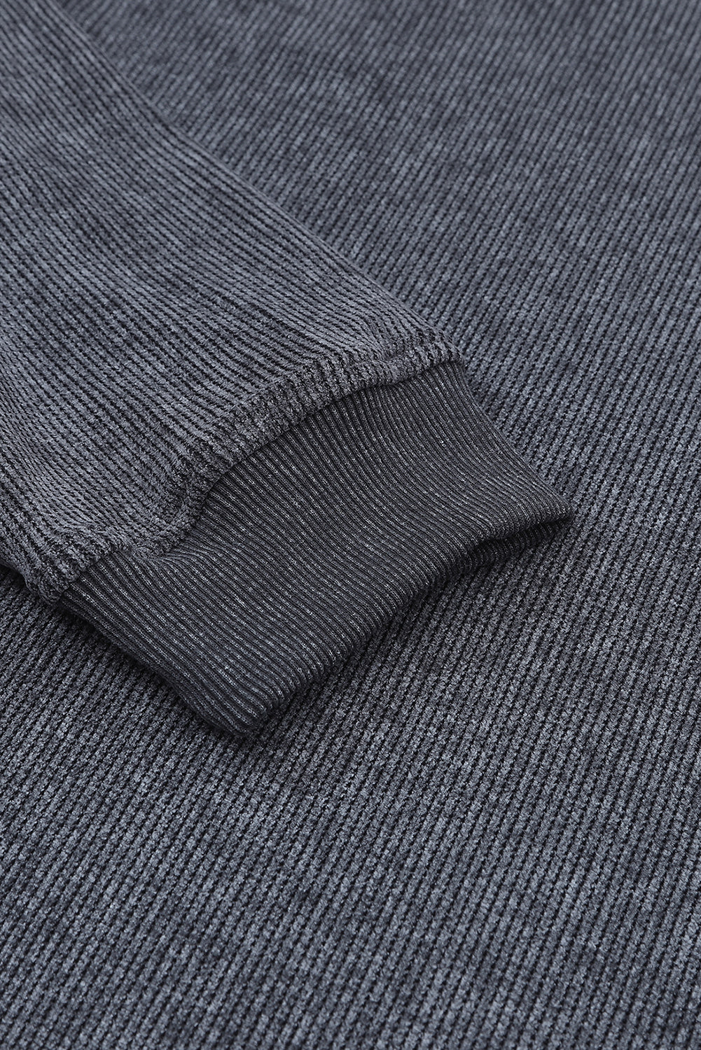 Pull au design réfléchi