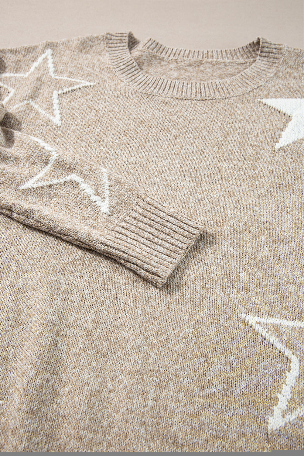 Pull au design réfléchi