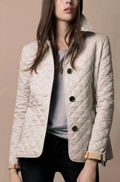 Veste au design réfléchi