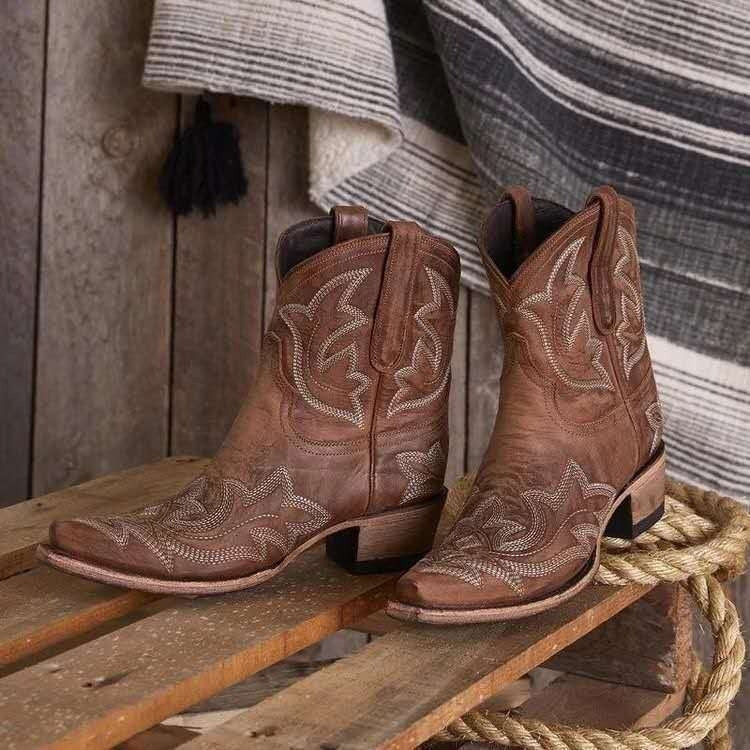 Bottes orthopédiques d'inspiration vintage