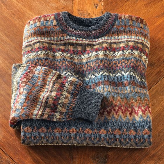 Pull au design réfléchi