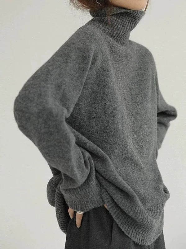 Pull à col roulé mélange cachemire à silhouette minimaliste, coloris taupe