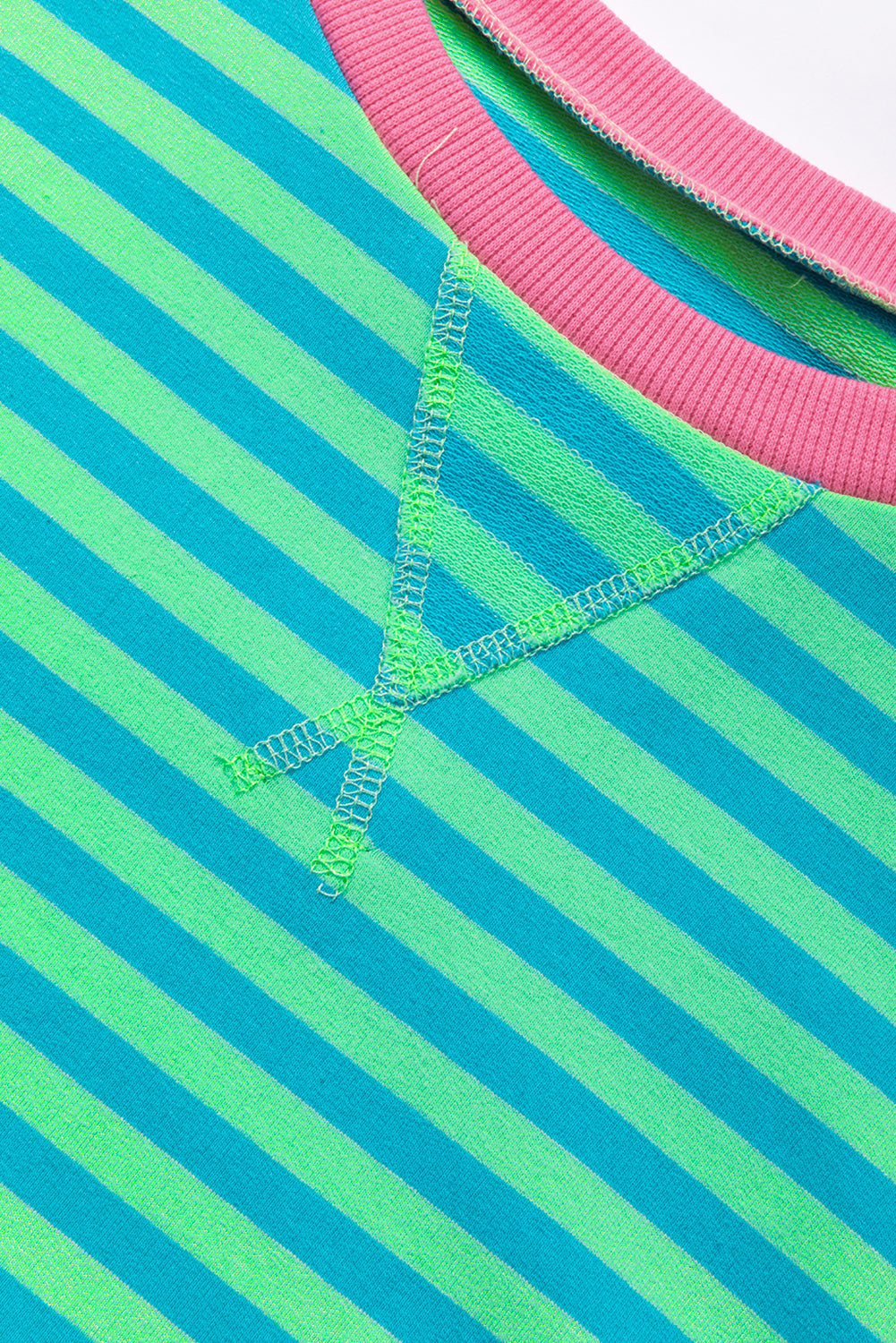 Pull au design réfléchi