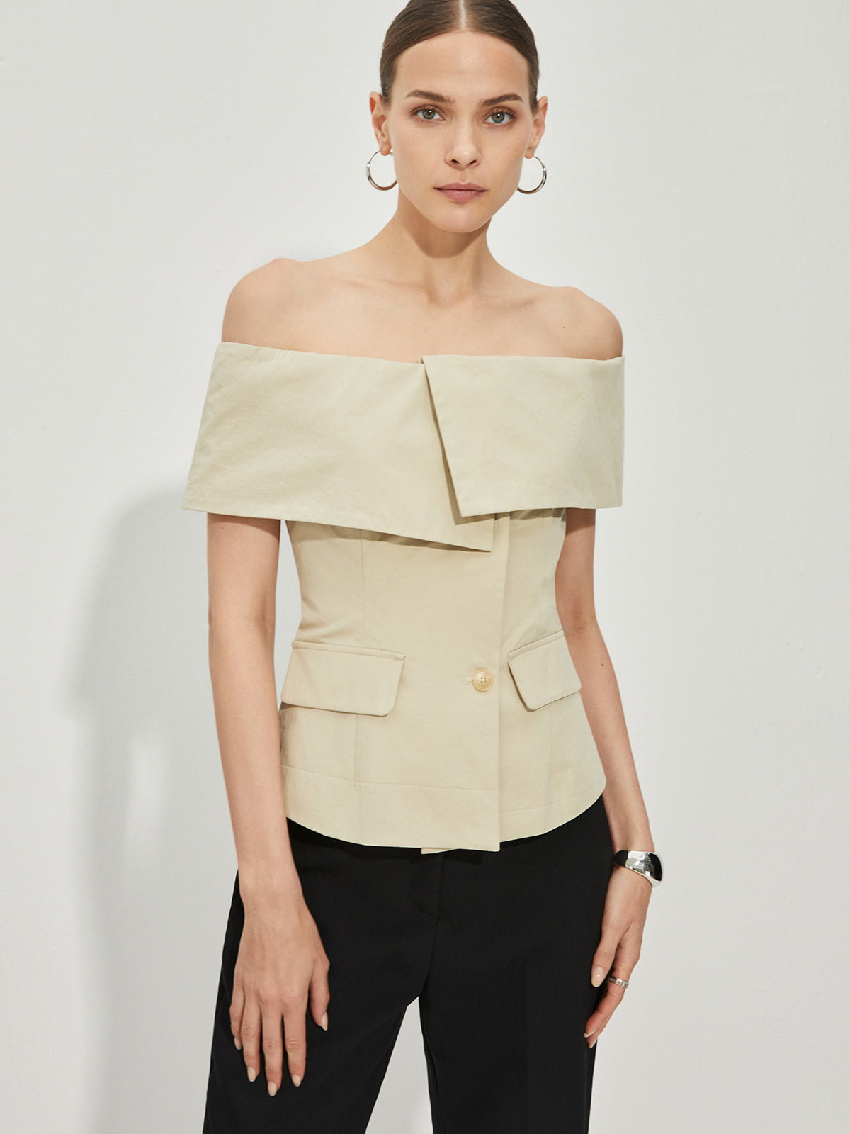 EP | Blazer à carreaux avec épaule nue