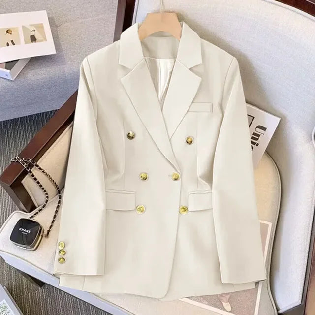 EP | Veste blanche avec boutons dorés