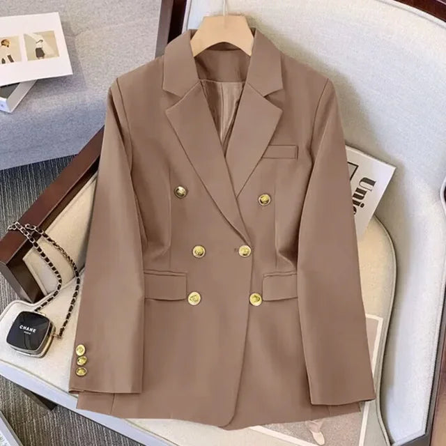 EP | Veste blanche avec boutons dorés