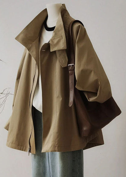 Trench-coat français kaki à col Claudine, fermeture éclair et patchwork, manches longues