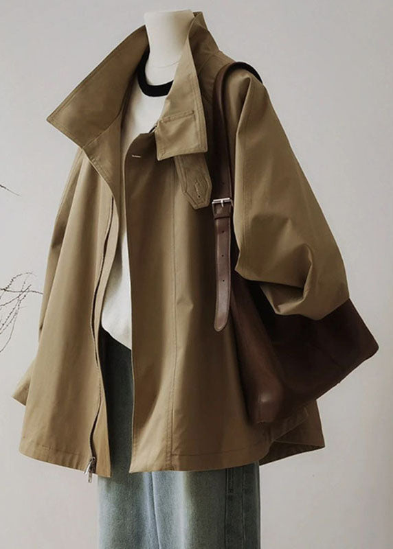 Trench-coat français kaki à col Claudine, fermeture éclair et patchwork, manches longues