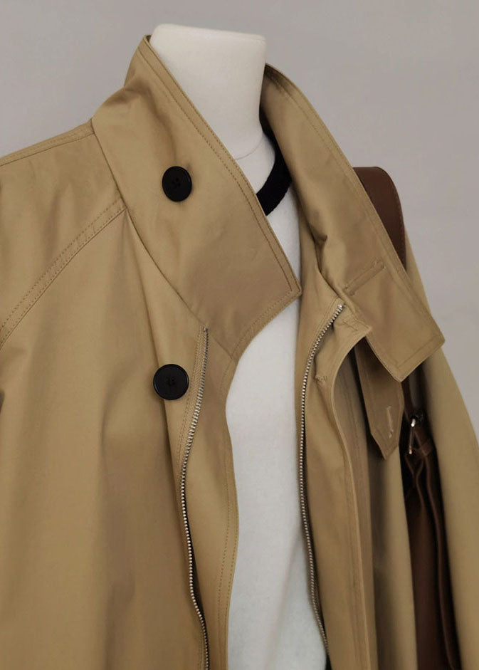 Trench-coat français kaki à col Claudine, fermeture éclair et patchwork, manches longues
