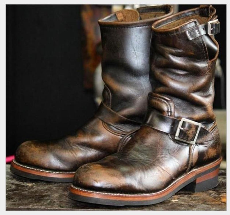 Bottes orthopédiques magnifiquement confectionnées