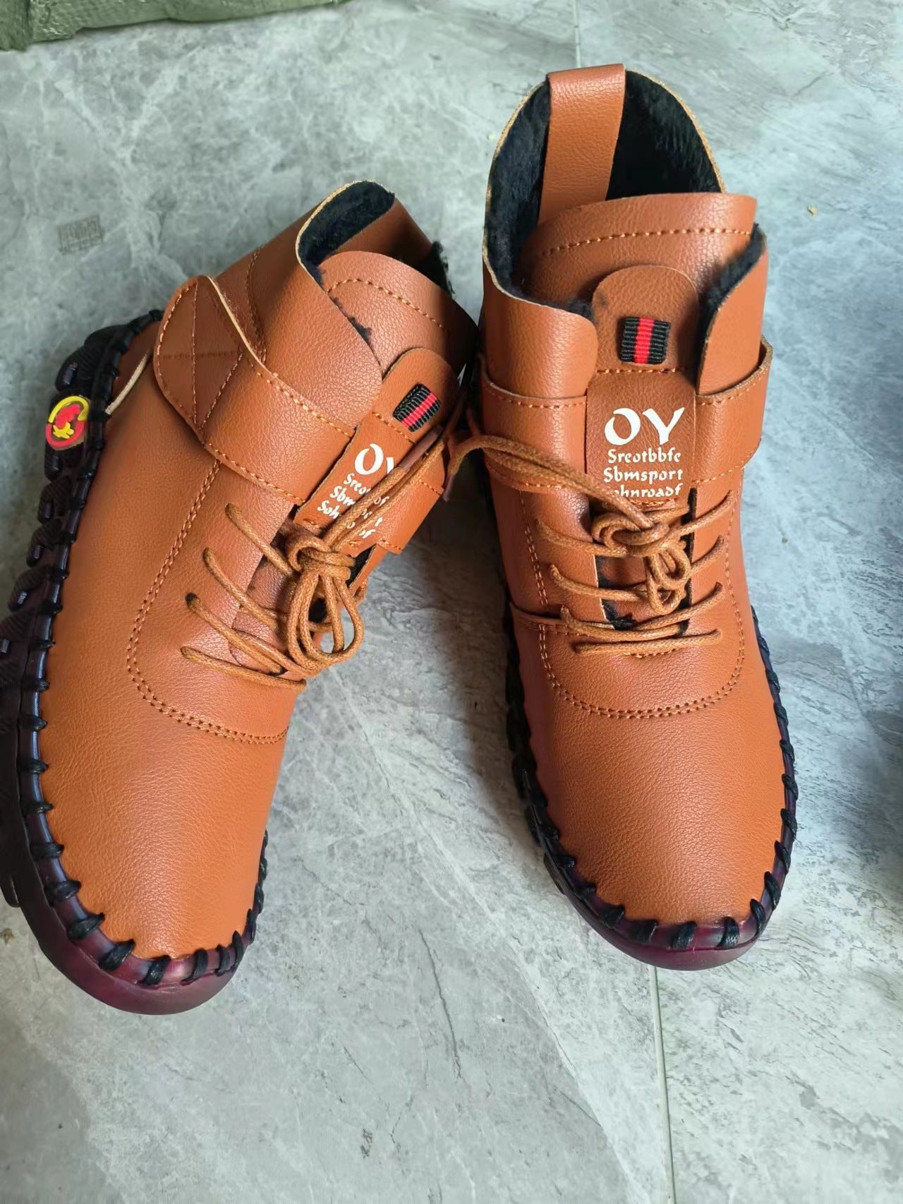 Chaussures Orthopédiques d'Inspiration Vintage