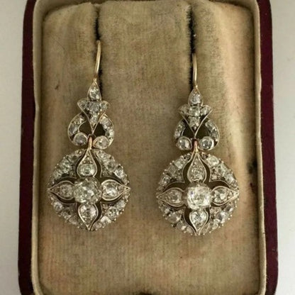 Boucle d'oreille classique au charme intemporel