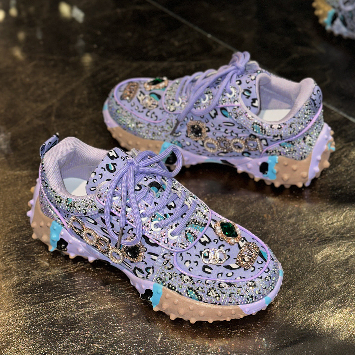 Chaussures Orthopédiques d'Inspiration Vintage