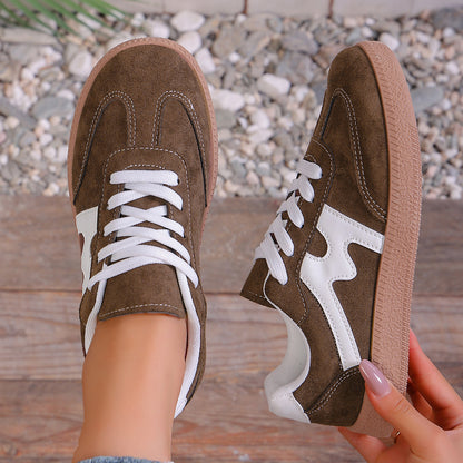 Chaussures Orthopédiques d'Inspiration Vintage