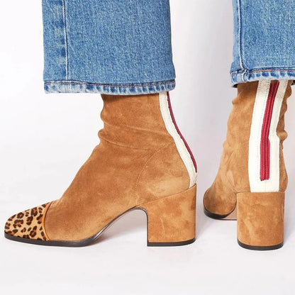 Bottes orthopédiques gracieuses pour un look moderne