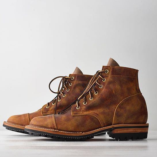 Bottes orthopédiques d'inspiration vintage