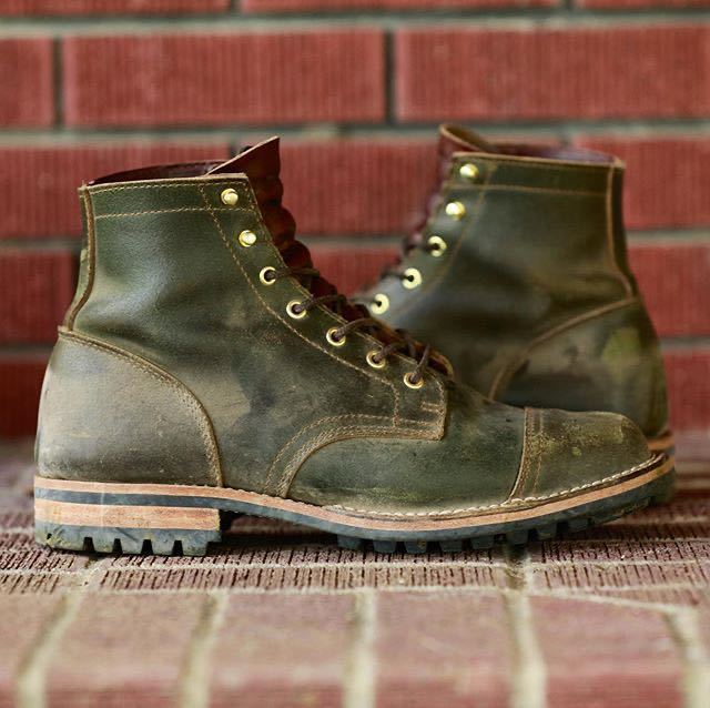 Bottes orthopédiques d'inspiration vintage