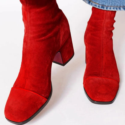 Bottes orthopédiques gracieuses pour un look moderne
