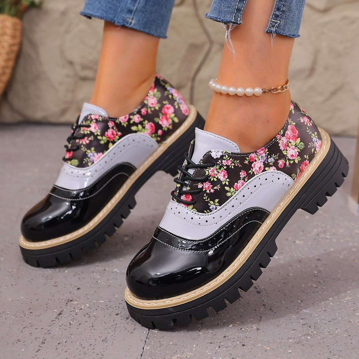 Chaussures Orthopédiques Gracieuses au Look Moderne