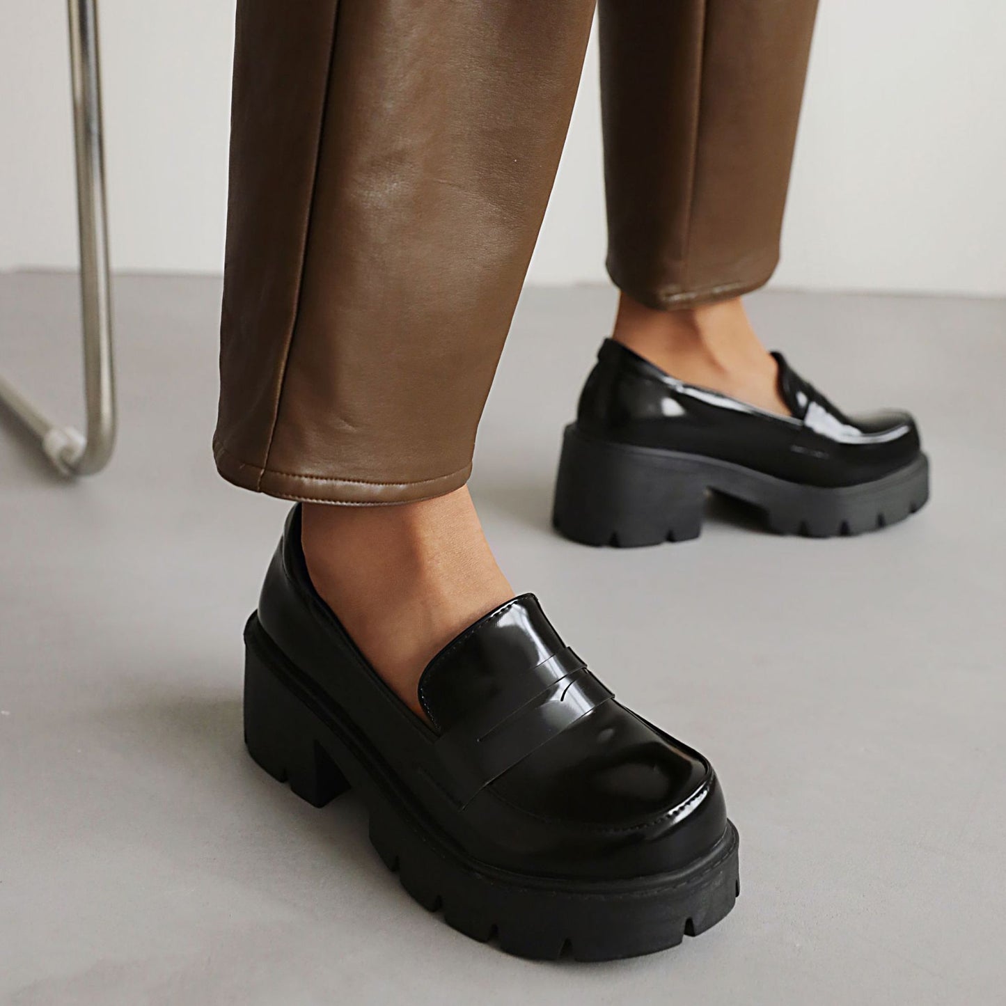 Chaussures Orthopédiques Chics au Design Unique