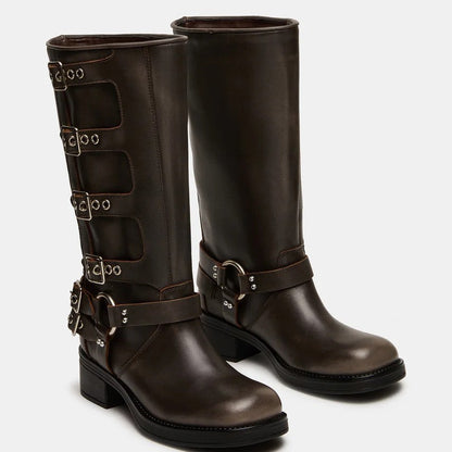 Bottes orthopédiques gracieuses pour un look moderne