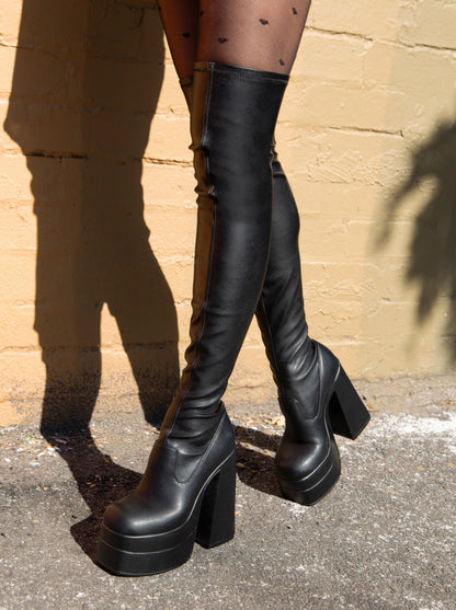 Bottes orthopédiques gracieuses pour un look moderne