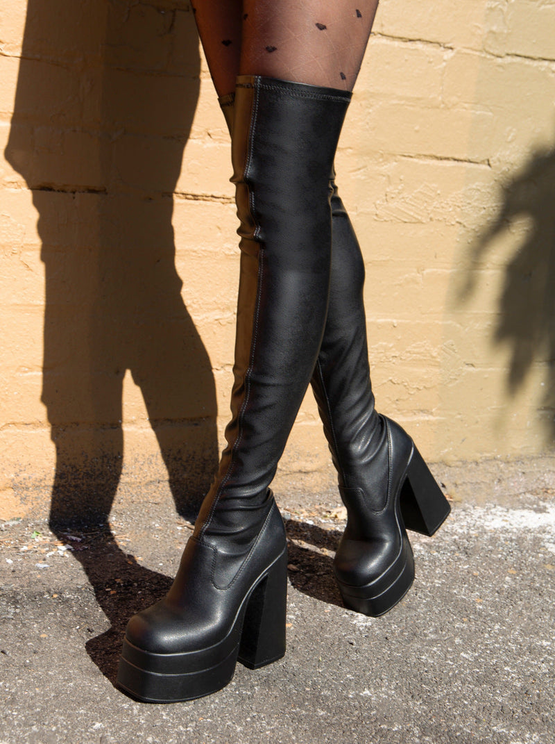 Bottes orthopédiques gracieuses pour un look moderne