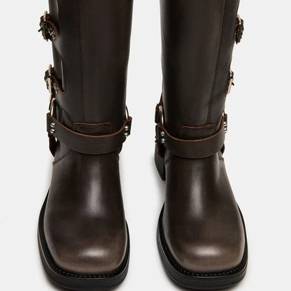 Bottes orthopédiques gracieuses pour un look moderne