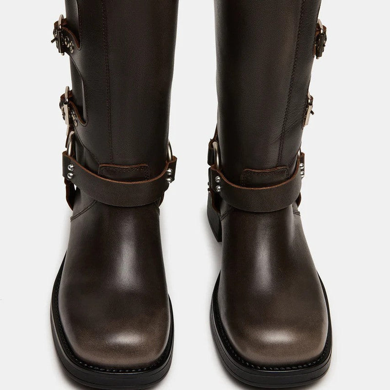 Bottes orthopédiques gracieuses pour un look moderne