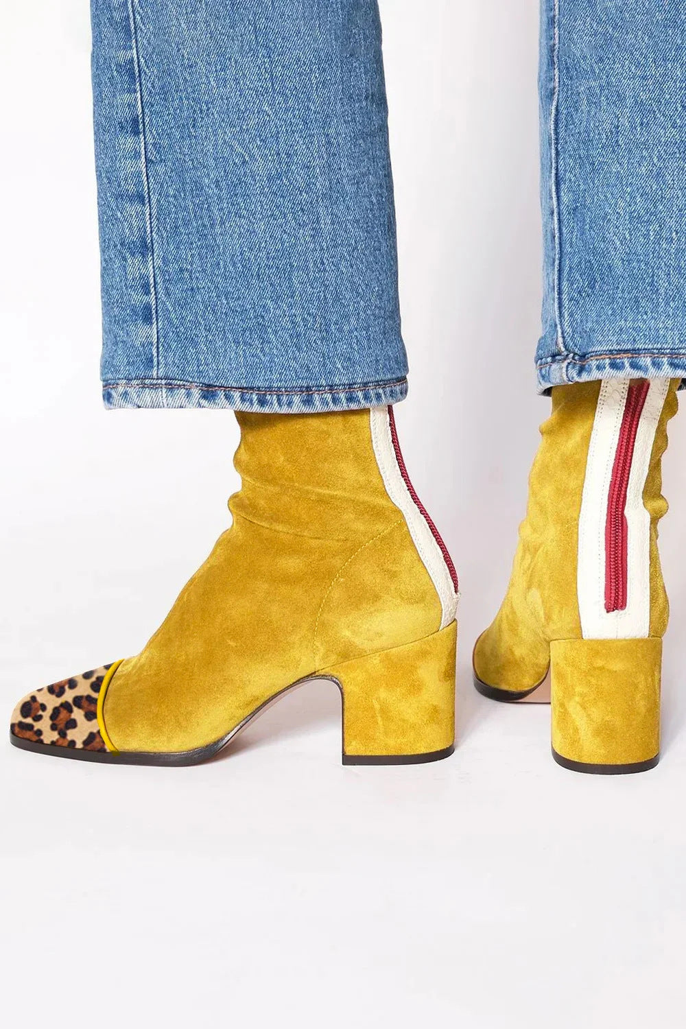 Bottes orthopédiques gracieuses pour un look moderne
