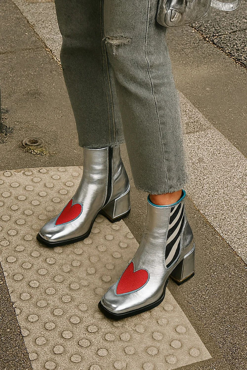 Bottes orthopédiques magnifiquement confectionnées