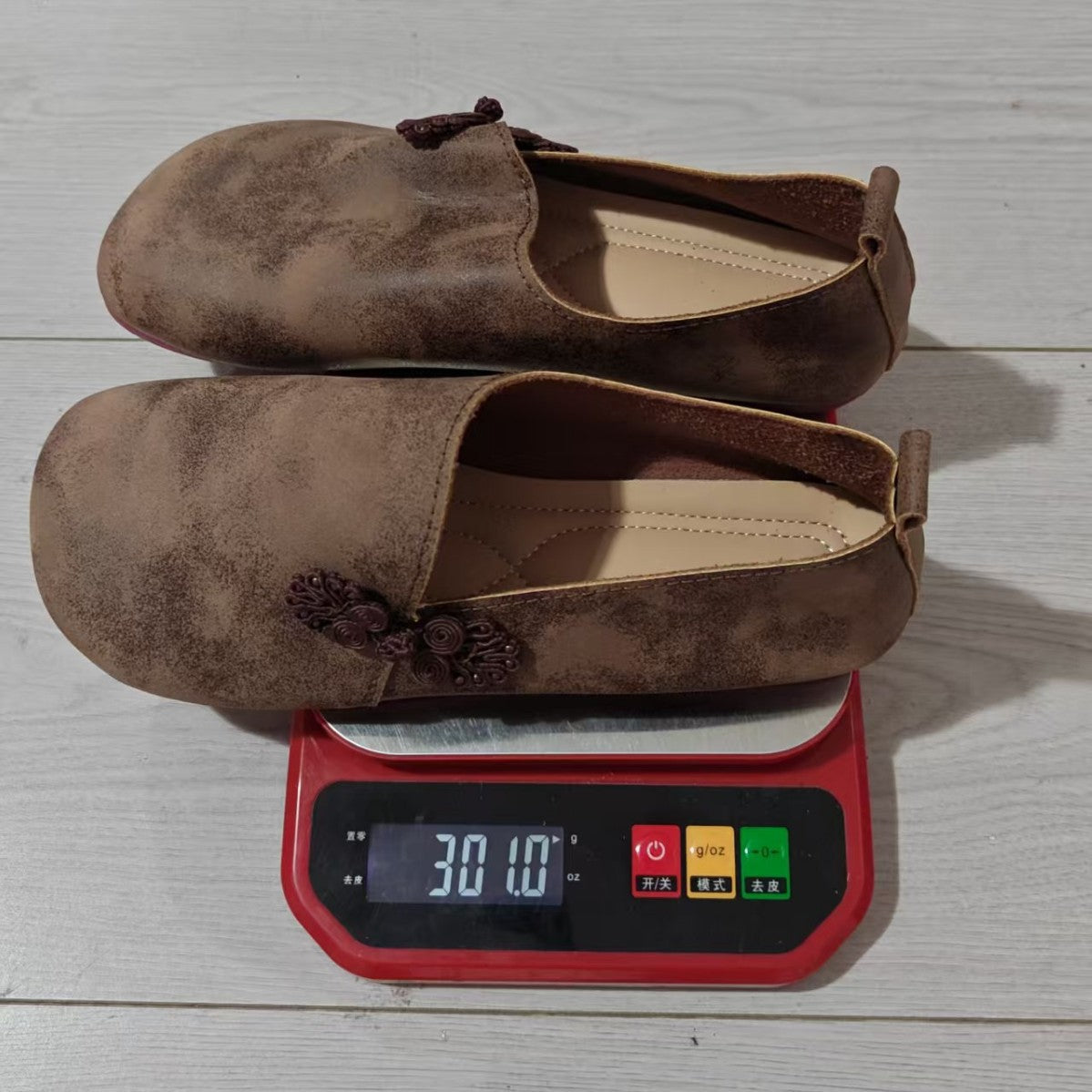 Chaussures Orthopédiques d'Inspiration Vintage