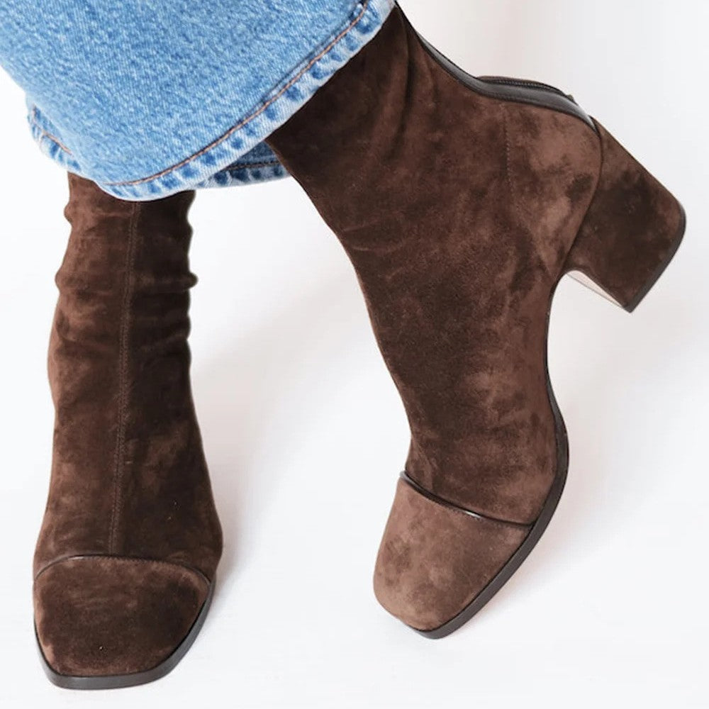 Bottes orthopédiques gracieuses pour un look moderne