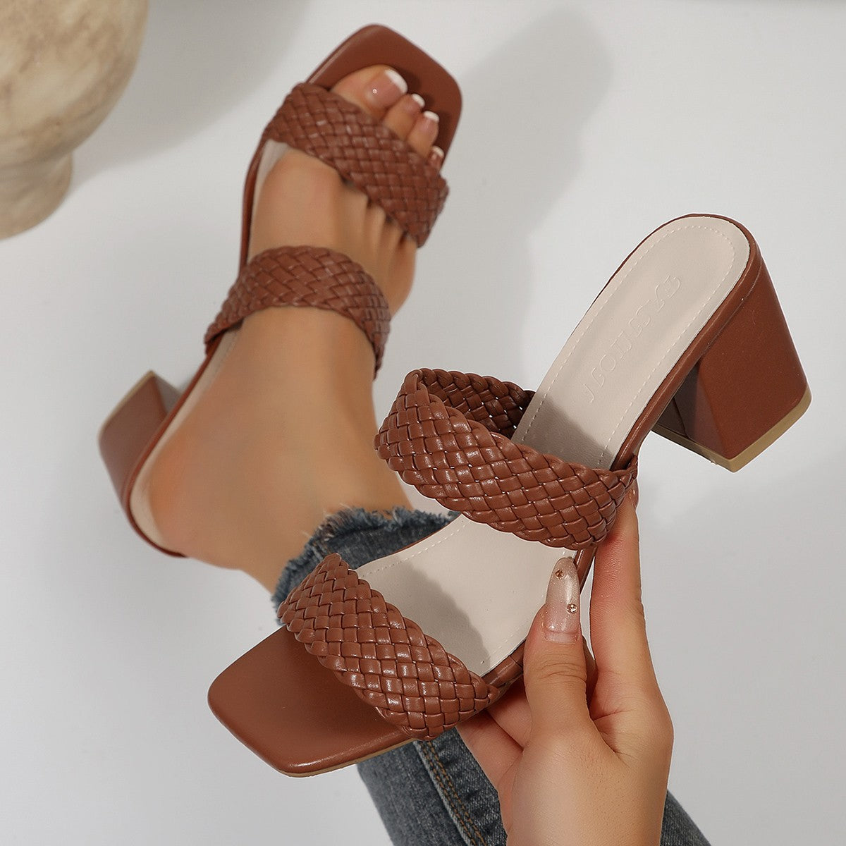 Chaussures Orthopédiques Gracieuses au Look Moderne