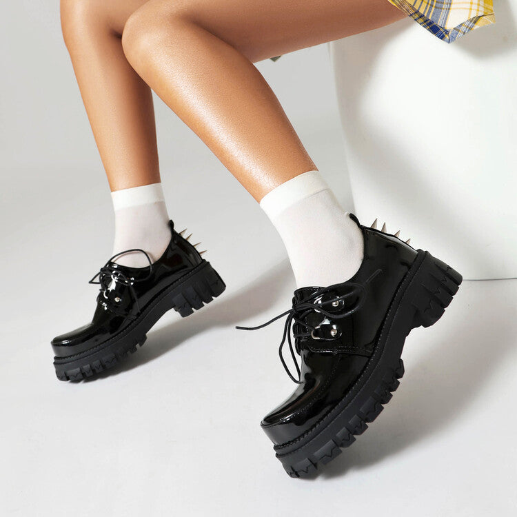Chaussures Orthopédiques d'Inspiration Vintage