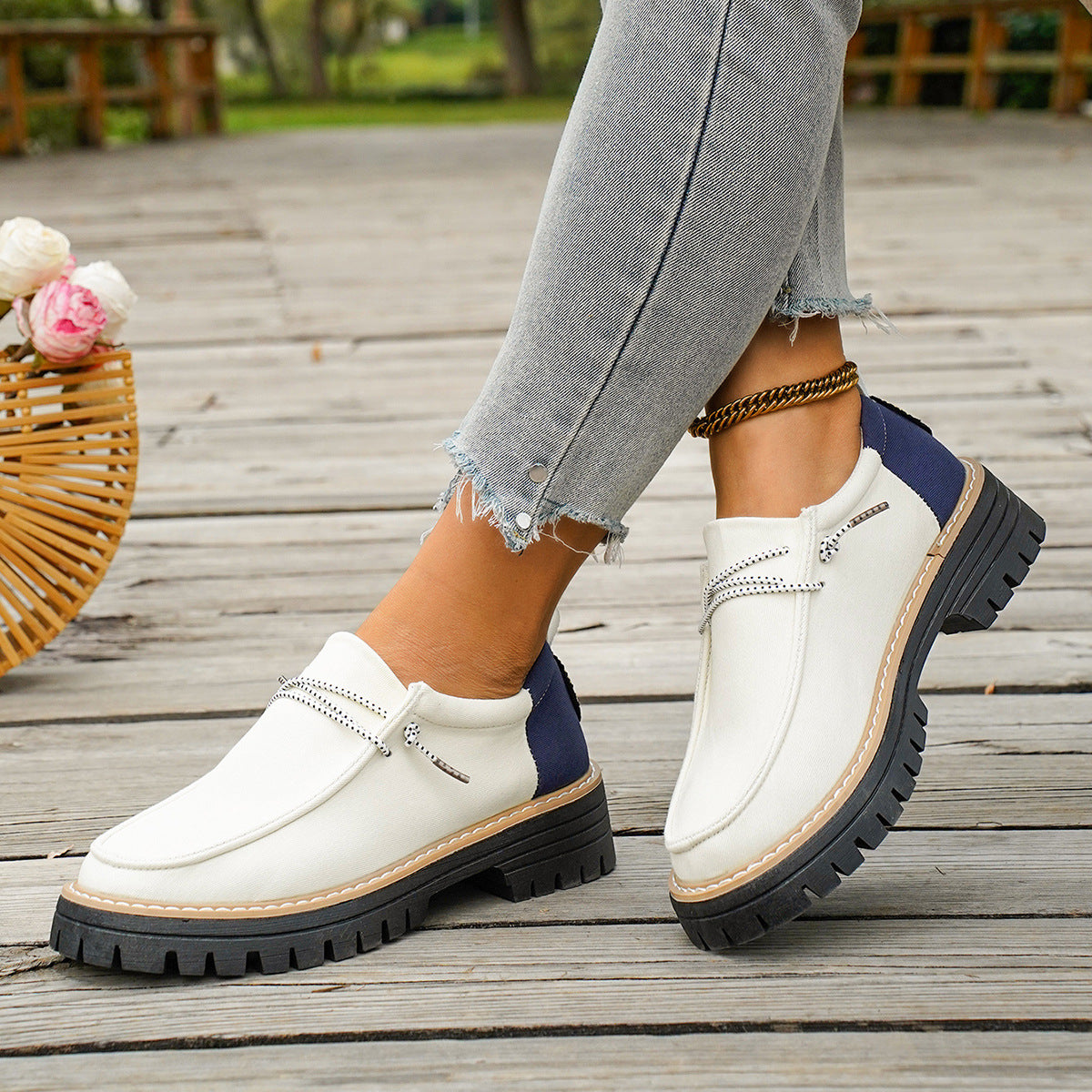 Chaussures Orthopédiques d'Inspiration Vintage