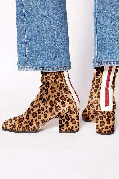 Bottes orthopédiques gracieuses pour un look moderne