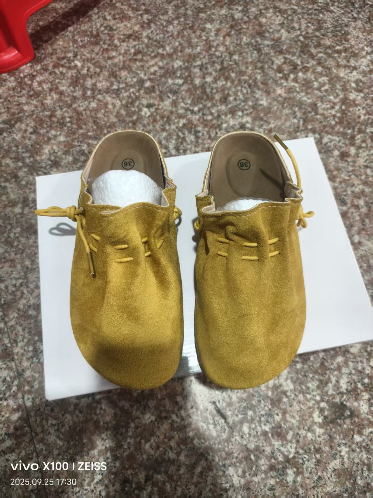 Chaussures Orthopédiques d'Inspiration Vintage