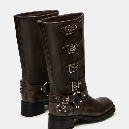Bottes orthopédiques gracieuses pour un look moderne