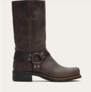 Bottes orthopédiques gracieuses pour un look moderne